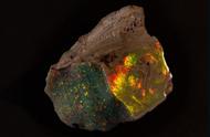 澳展出的存世最优质蛋白石原石：光彩璀璨，令人惊叹