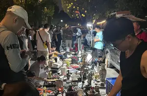 揭秘成都最热闹的锦门鬼市，探秘夜市的魅力！